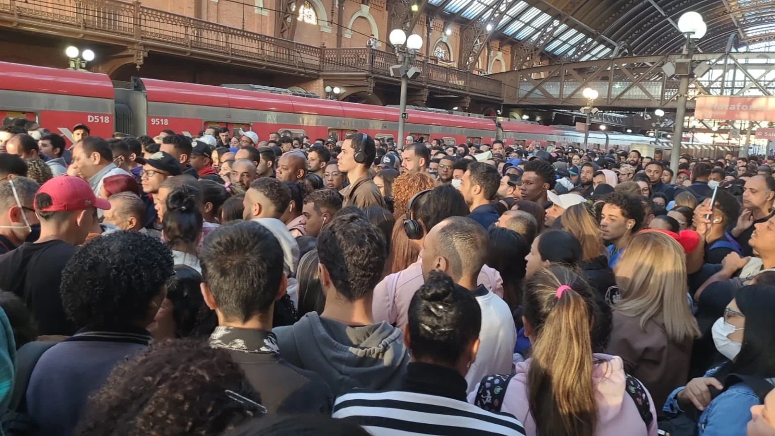 Aumento de 27% nas Falhas de Trens e Metrôs de SP em 2026 Preocupa População