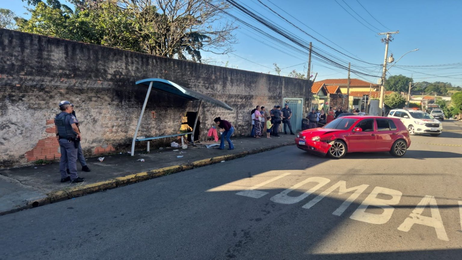 Jovem escapa de carro que atingiu adolescentes em ponto de ônibus em Piracicaba: relatos impactantes