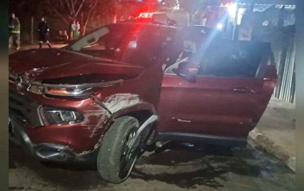Criança escapa ilesa de acidente após carro descer rua por esquecimento de freio de mão no interior de SP
