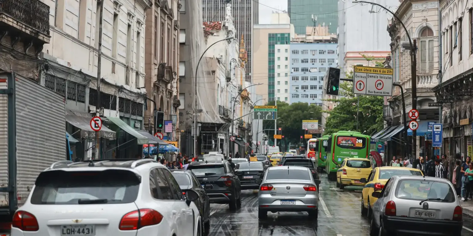 Adesivação eleitoral e seguro de veículos: o que os motoristas precisam saber