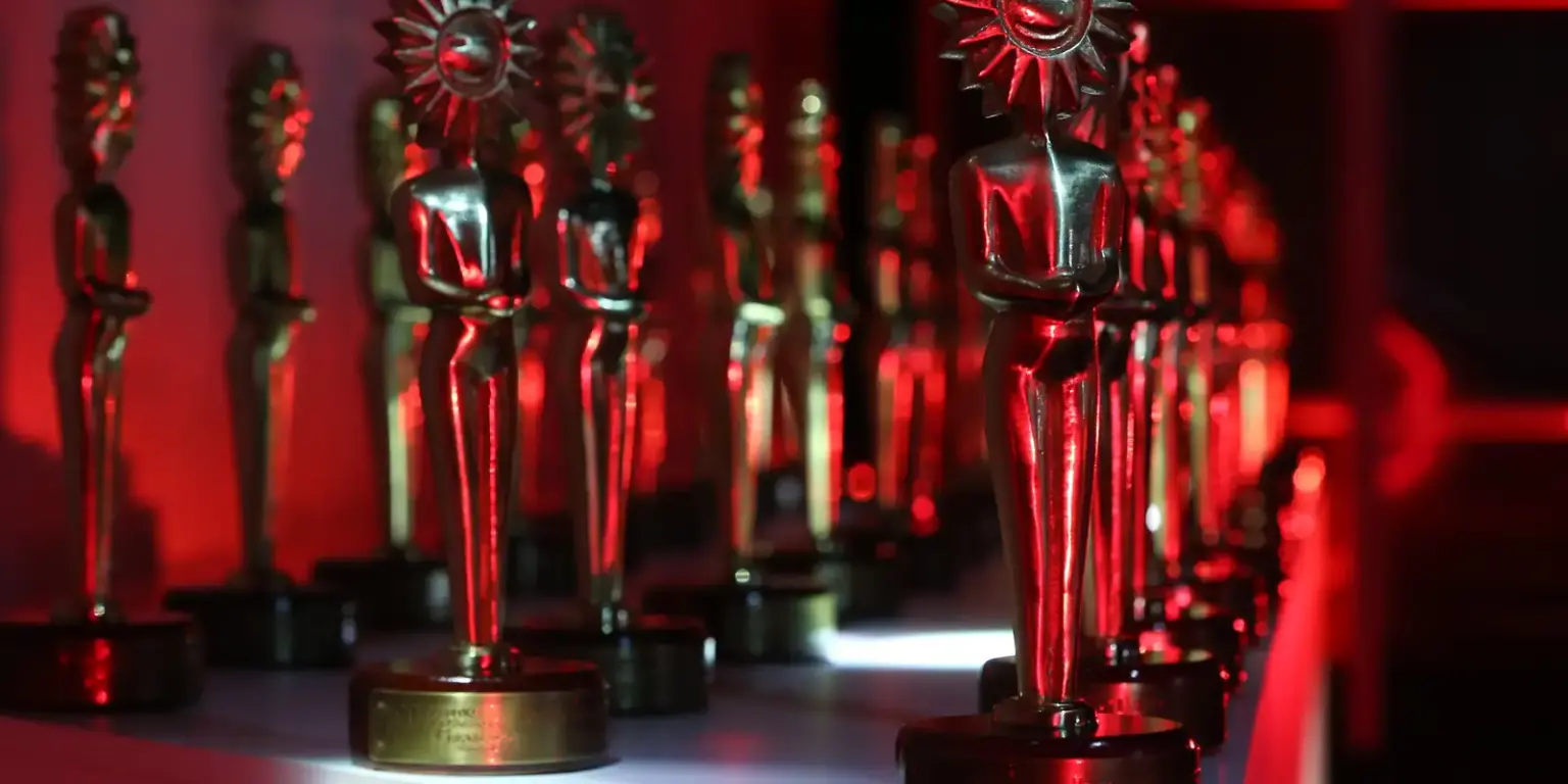 Festival de Gramado encerra com entrega dos cobiçados troféus Kikito