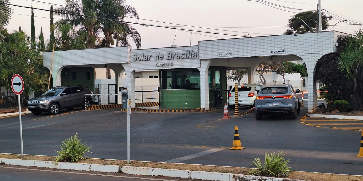 Ministro autoriza retorno de visitas a Bolsonaro com restrições
