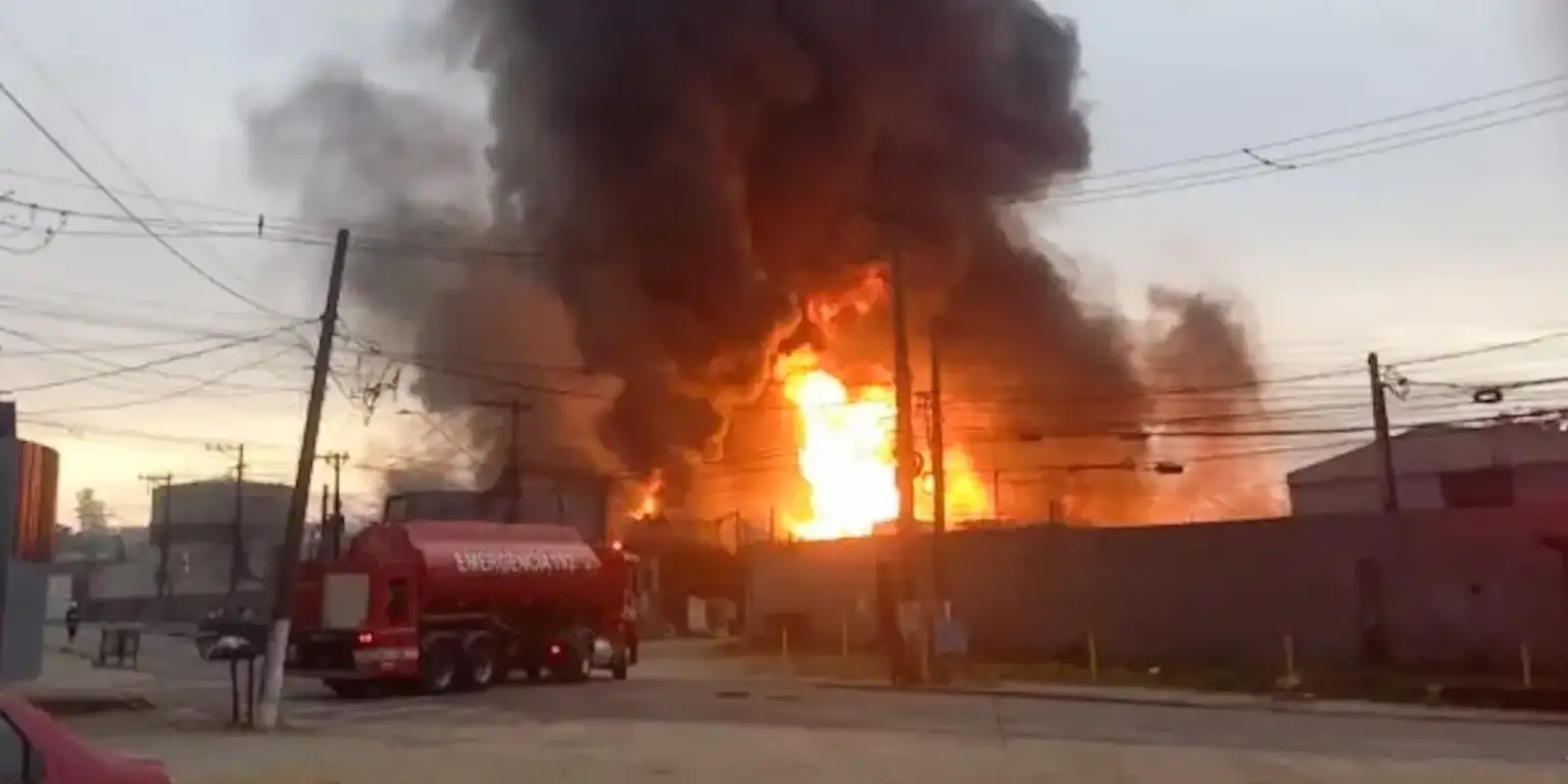 Prefeitura de Itaquaquecetuba interdita área afetada por incêndio em fábrica de produtos químicos em SP