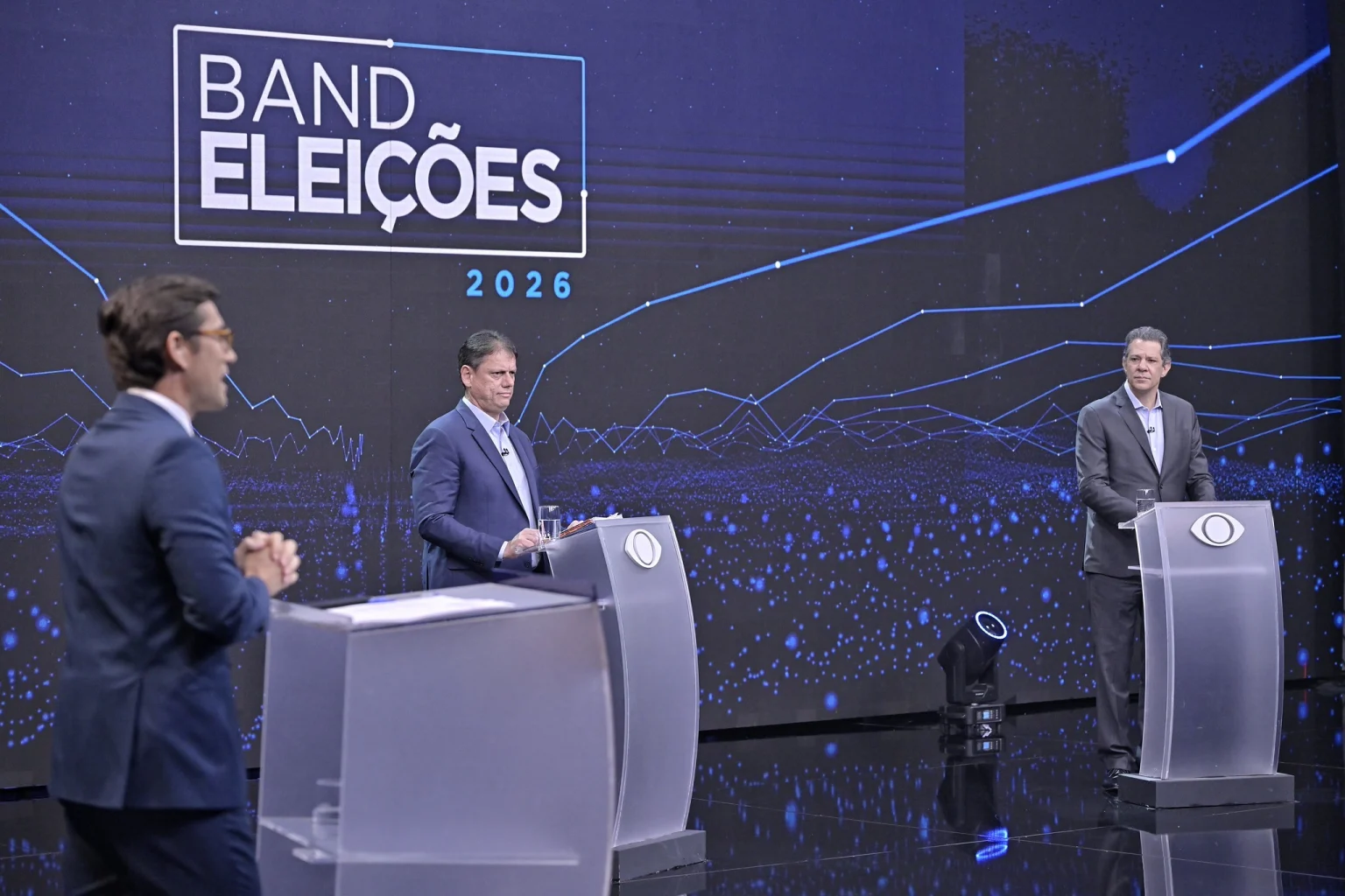 Tarcísio e Haddad travam primeiro debate nacionalizado com embates sobre educação e privatizações