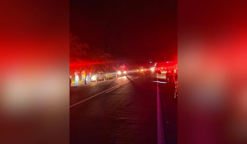 Tragédia no Interior de SP: Motociclista morre em acidente fatal após ultrapassagem arriscada