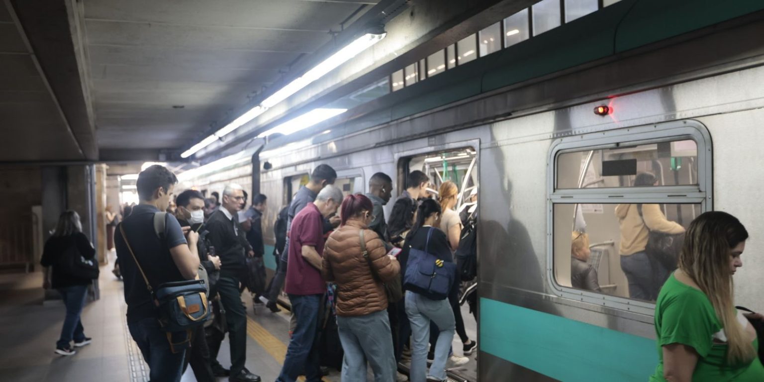 Trabalhadores da CPTM encerram greve em São Paulo após acordo com o governo