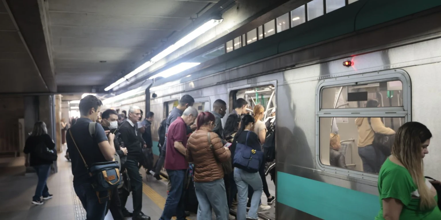 Trabalhadores da CPTM encerram greve em São Paulo após acordo com o governo