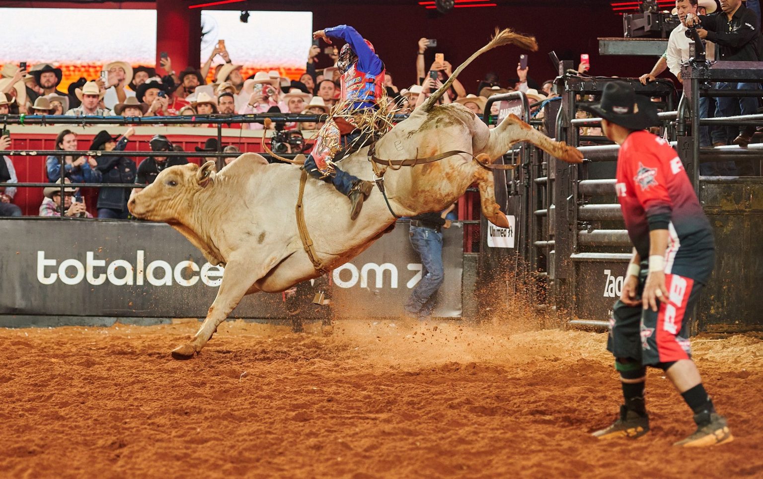 Gabriel Henrique da Silva vence de forma invicta na Final da PBR Brasil em Barretos 2026