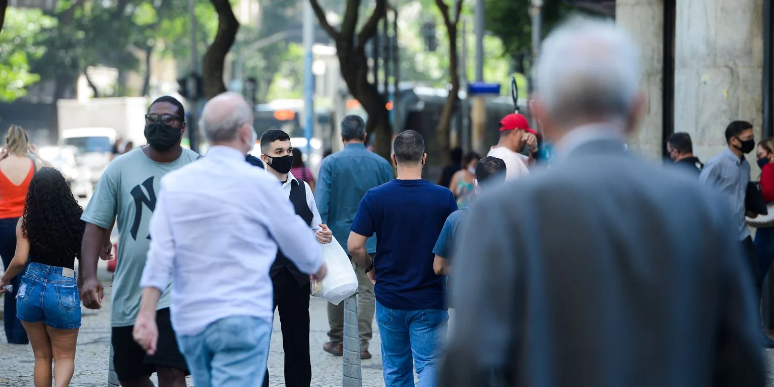 Pesquisa aponta que a maioria dos brasileiros considera fundamental que candidatos acreditem em Deus