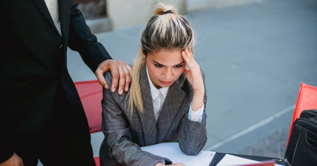 o que fazer em caso de assédio sexual no trabalho