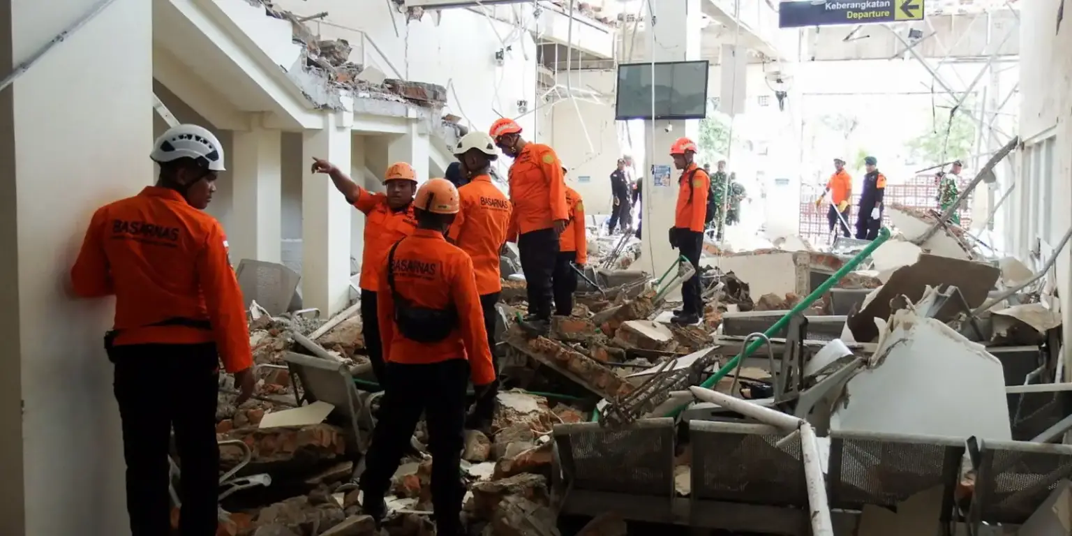 Terremoto devastador na Indonésia deixa rastro de destruição e morte