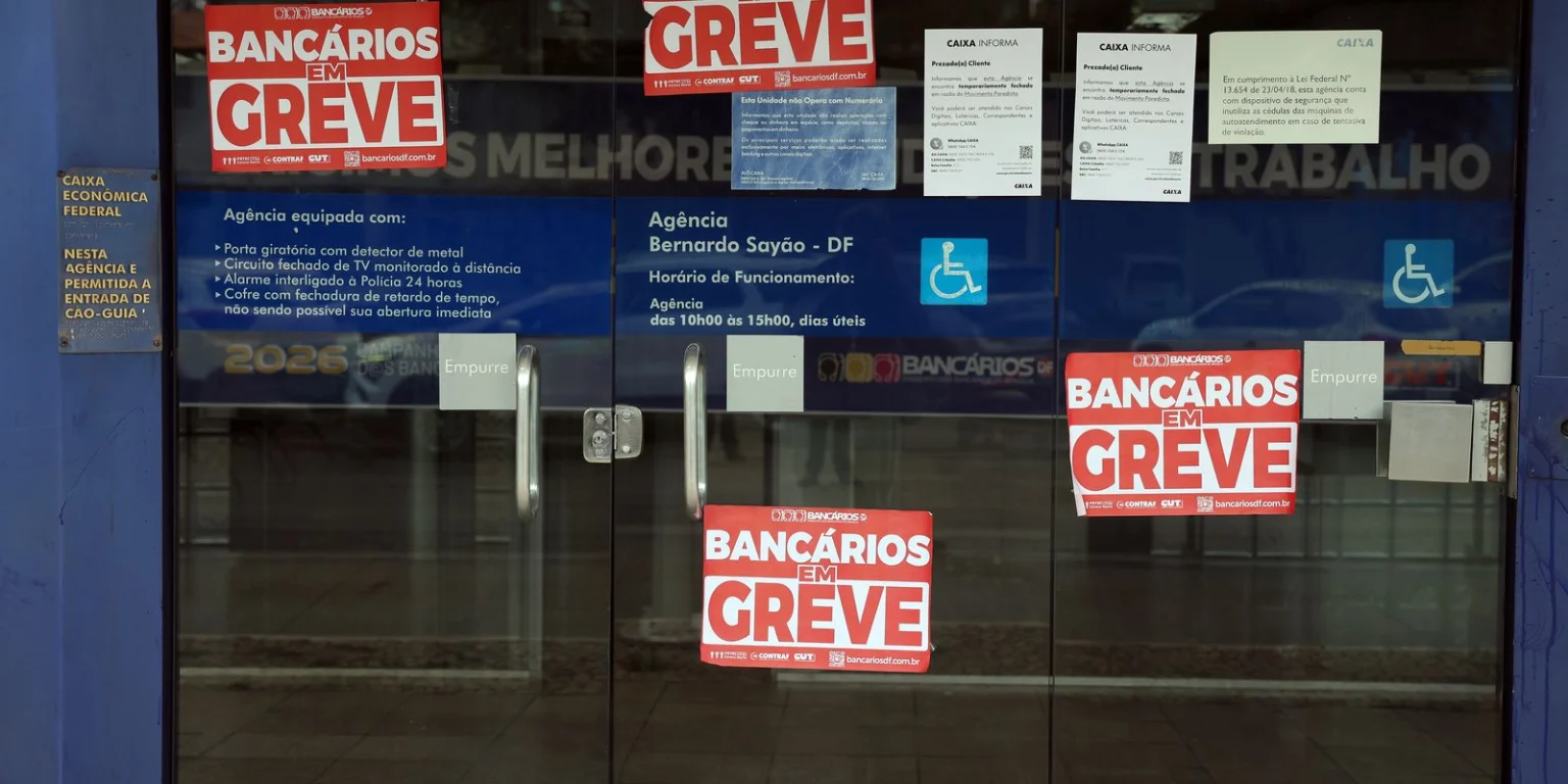 Bancários da Caixa rejeitam proposta e mantêm greve nacional: Saúde Caixa em foco