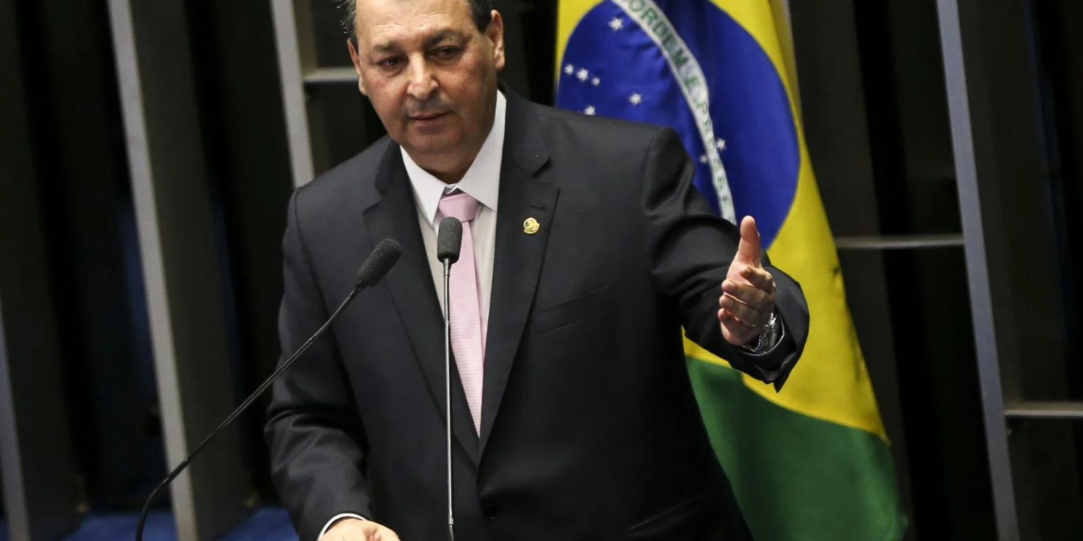 Relator da CCJ rejeita emendas da oposição e propõe fim da escala 6×1
