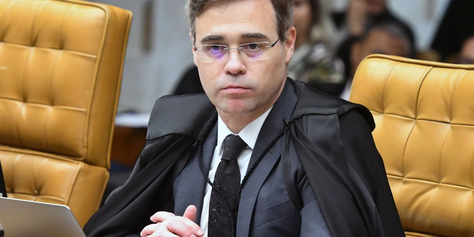 Ministro do STF suspende aplicação de multas sobre saúde mental no trabalho