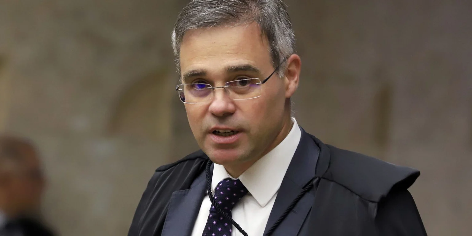 Ministro André Mendonça rejeita ação contra reajuste do Bolsa Família
