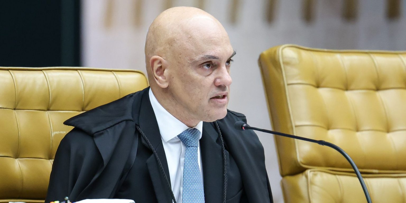 Ministro Alexandre de Moraes solicita investigação contra Ministro André Mendonça ao STF