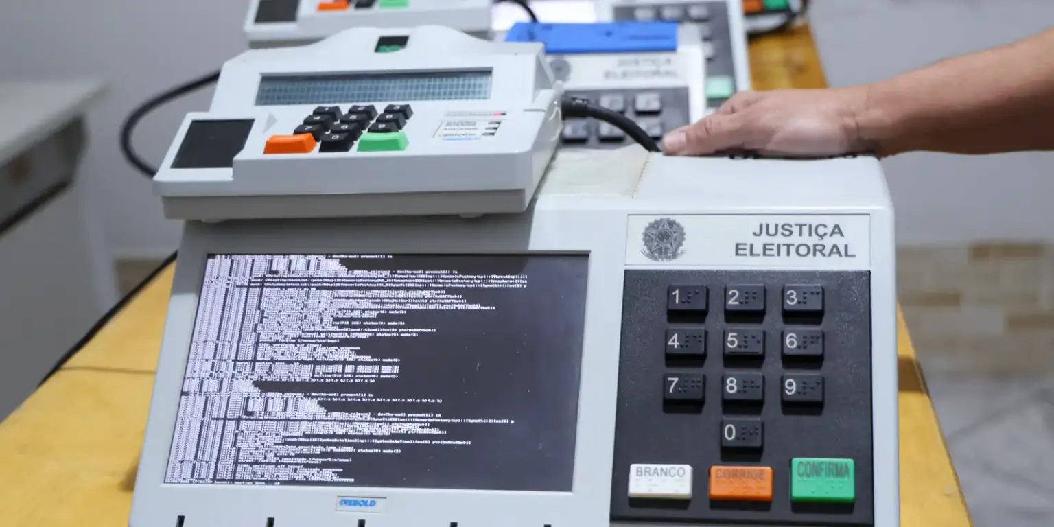 TSE finaliza assinatura digital e lacração dos sistemas das urnas eletrônicas para as eleições gerais