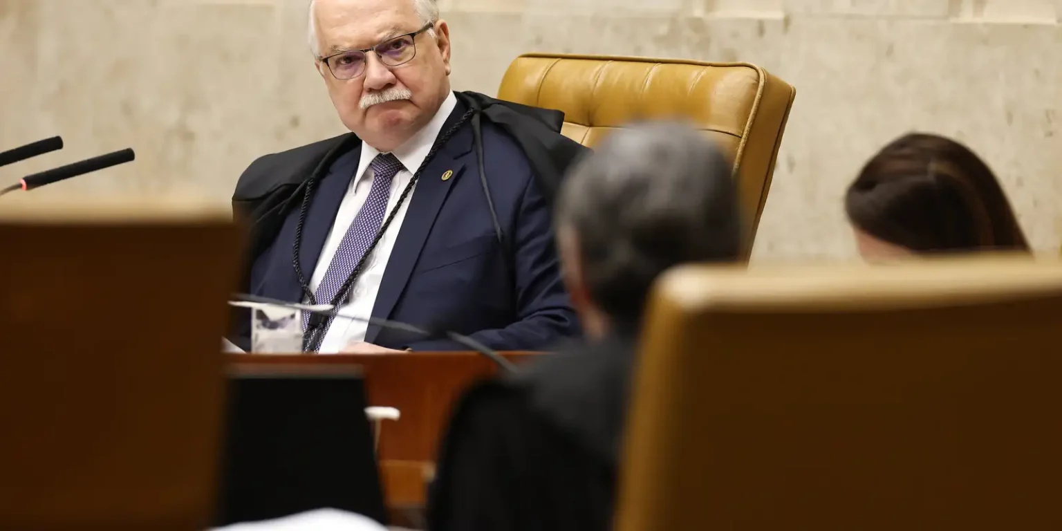 Ex-ministros e sociedade civil se unem em apoio a Fachin em meio a crise no STF