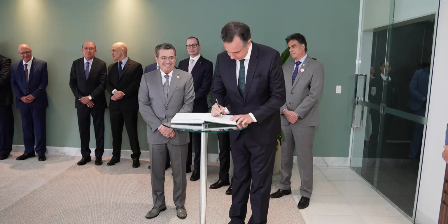 Rodrigo Pacheco assume como ministro do TCU em cerimônia oficial