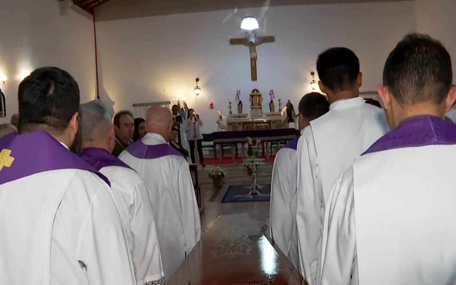Padre Guaraciba Lopes de Oliveira Júnior é homenageado em velório comovente em Poços de Caldas (MG)