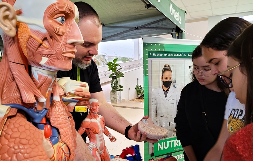 Feira de Profissões: Descubra seu futuro profissional de forma prática e interativa