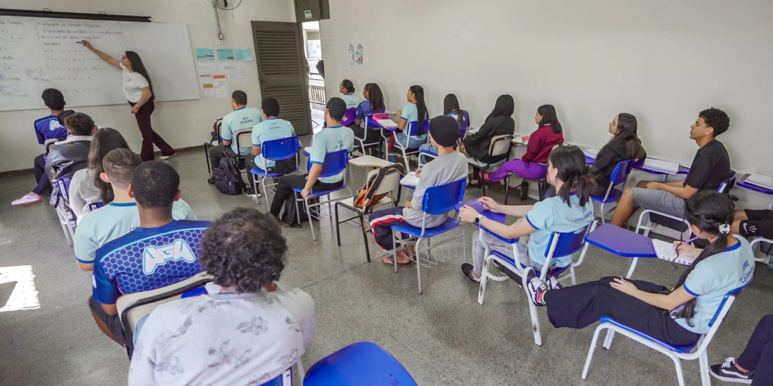 Brasil aproxima-se de países ricos em desempenho escolar, aponta Pisa 2025