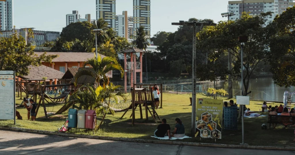 quais são as melhores praças para lazer em Itapevi