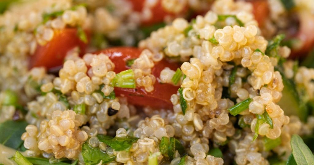 Receita de Salada de Quinoa: Prática e Saudável receita de salada de quinoa