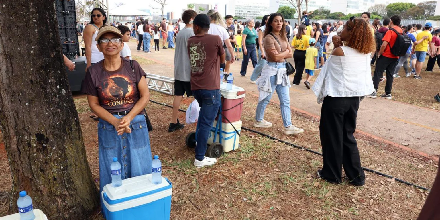 Ambulantes movimentam 7 de Setembro em Brasília com criatividade e esforço