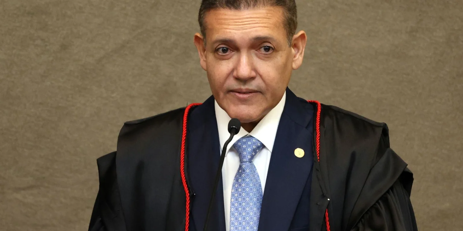 Presidente do TSE convoca eleitores em pronunciamento na véspera das eleições