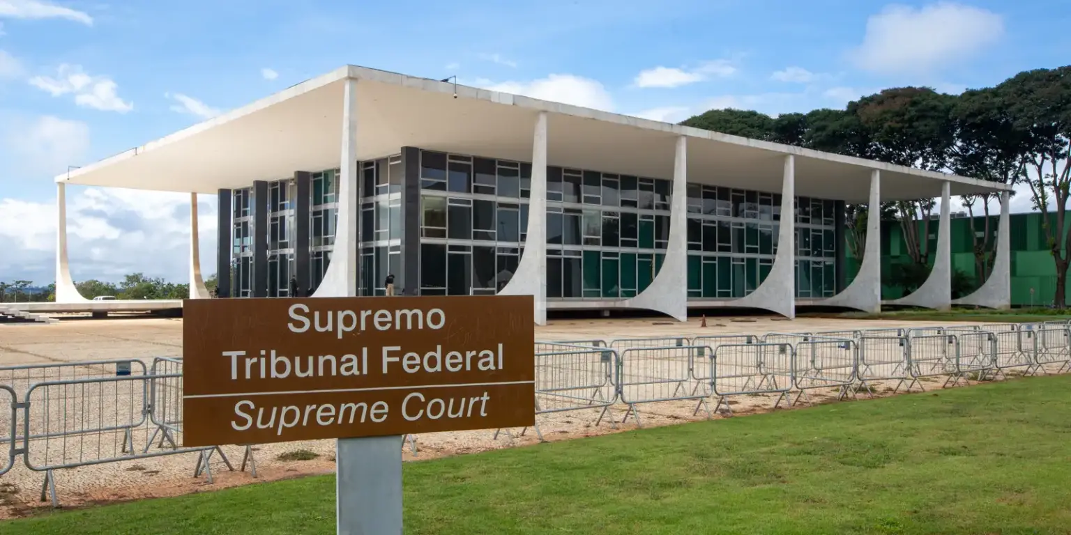 Homem é detido ao tentar invadir sede do STF em Brasília