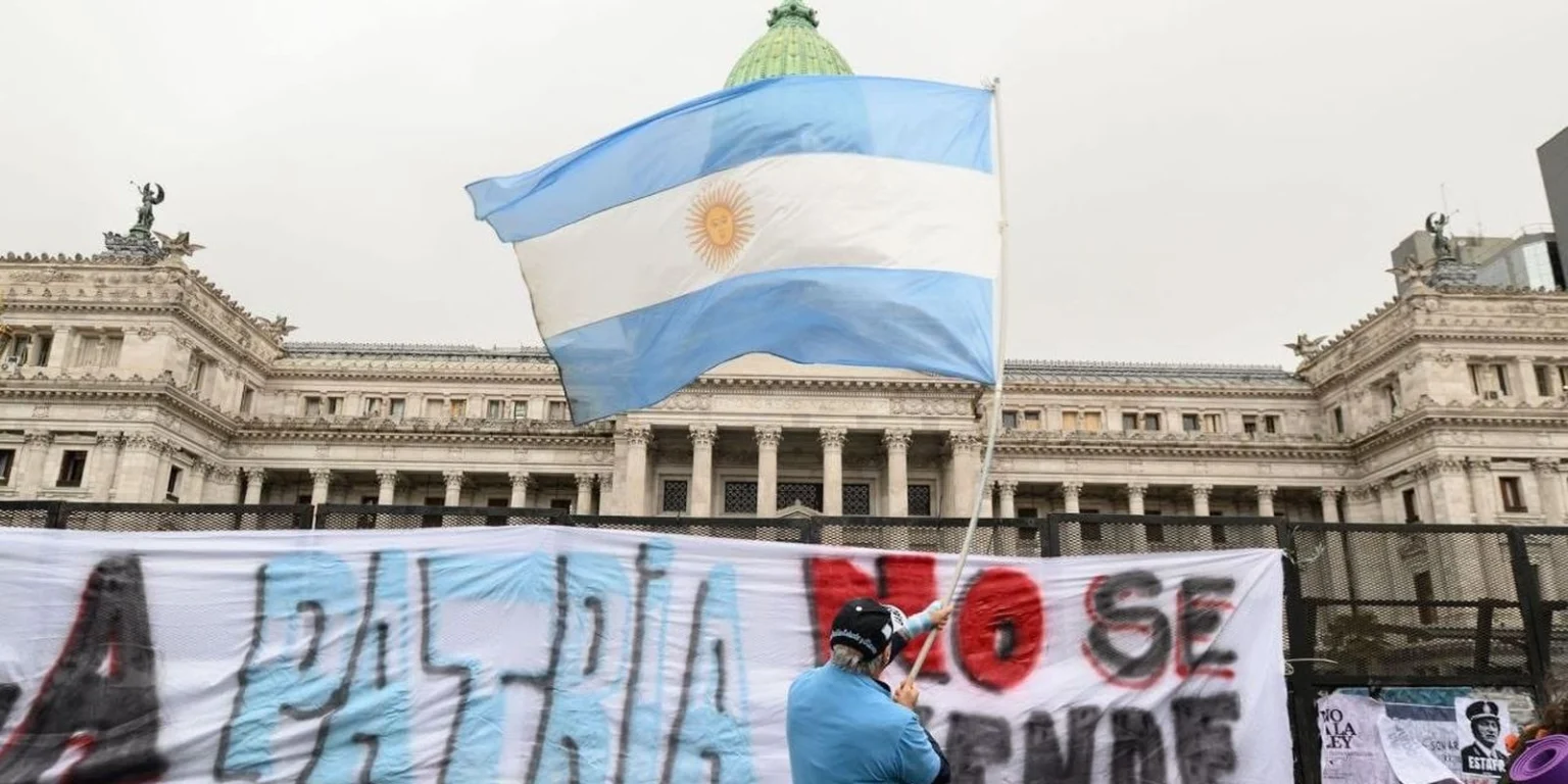 Argentina: Plano de demissão de 21 mil servidores públicos gera polêmica