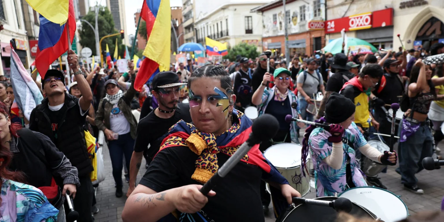 Protestos na Colômbia contra o governo de La Espriella ganham força