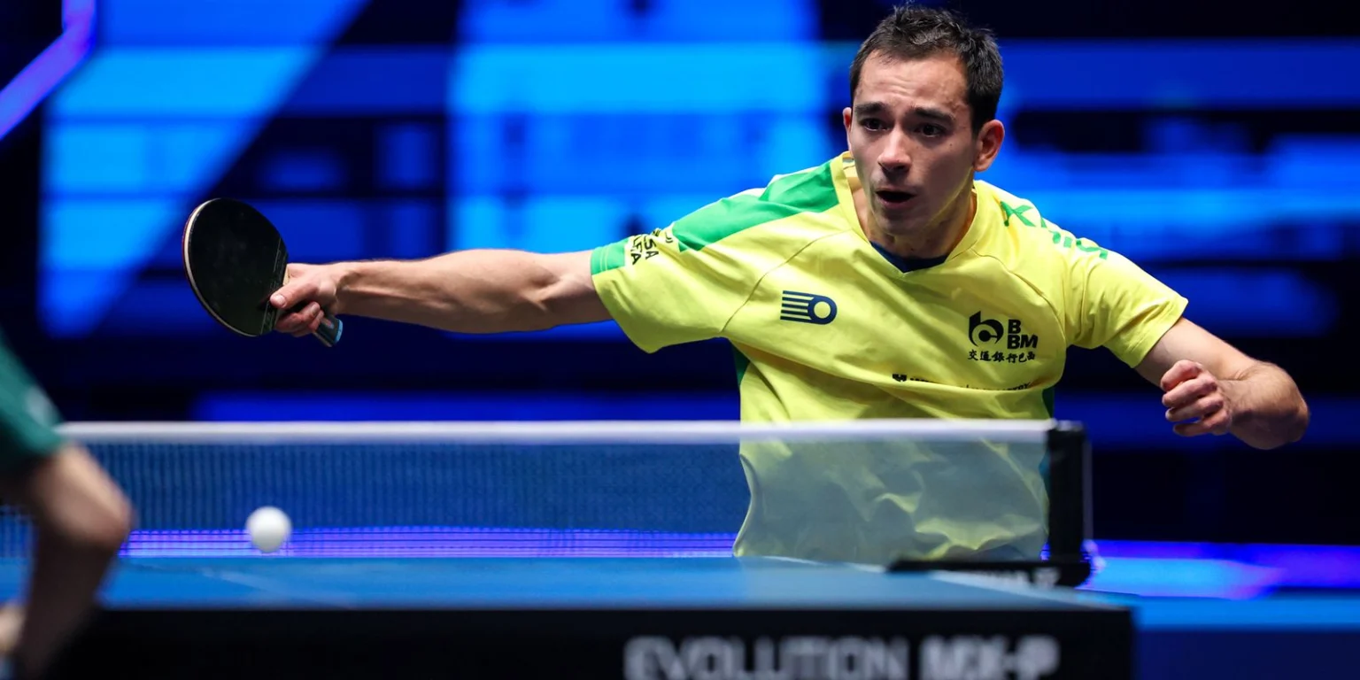 Brasileiro Hugo Calderano enfrenta alemão nas oitavas do China Smash 2026 em Pequim