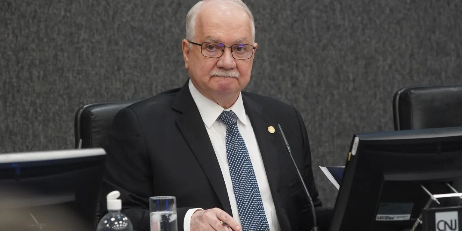 Fachin estabelece regra para evitar direcionamento de processos no STF