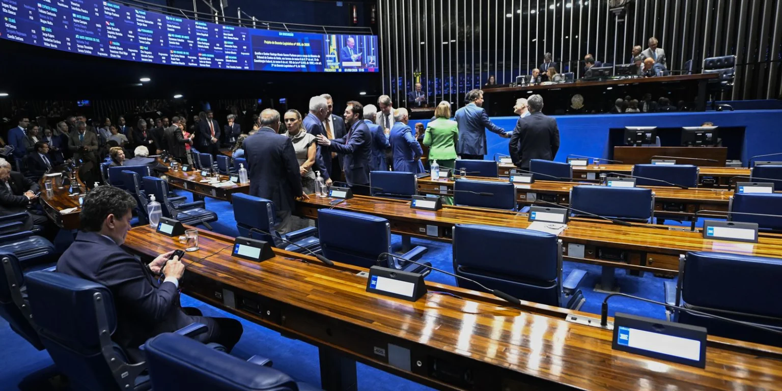 Senado discute PEC que acaba com escala 6×1 e garante dois dias de descanso semanal