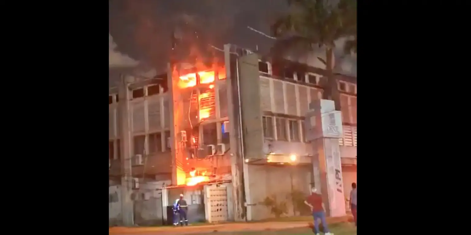 AGU mobiliza força-tarefa para auxiliar UFPE após incêndio devastador