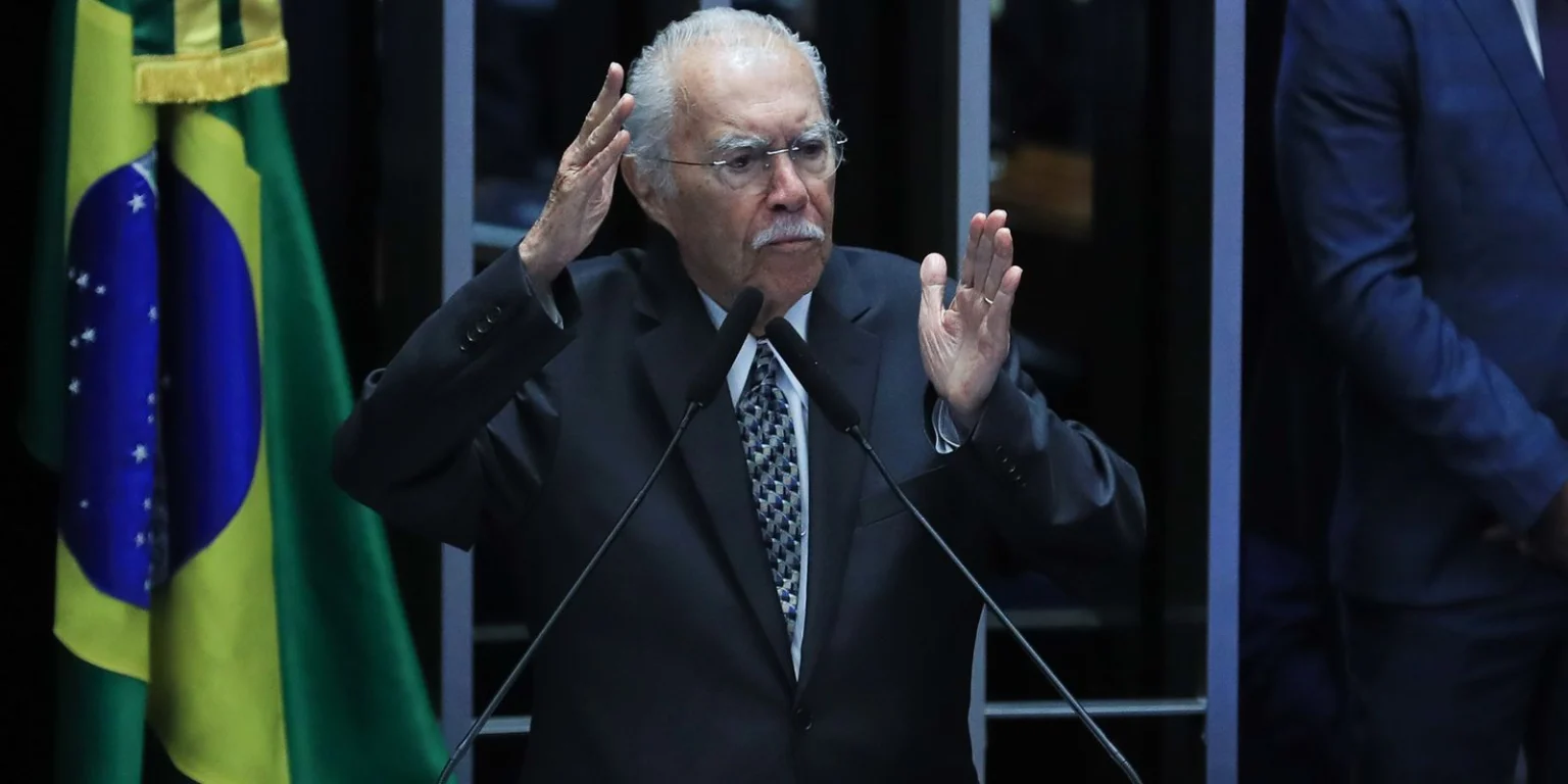 José Sarney é internado em UTI após cirurgia abdominal no UDI Hospital