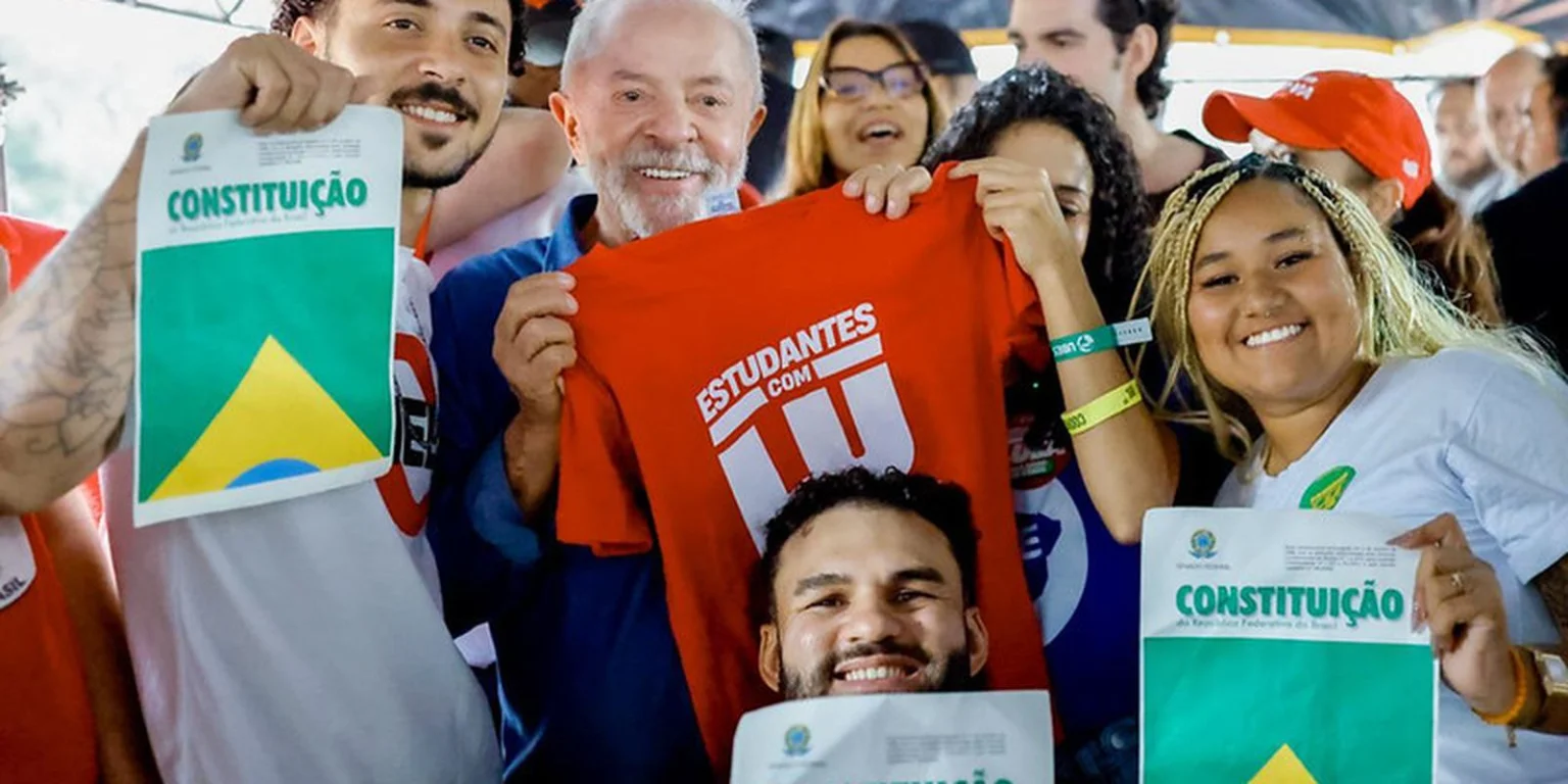 Lula propõe versão universitária do programa Pé de Meia em possível segundo mandato