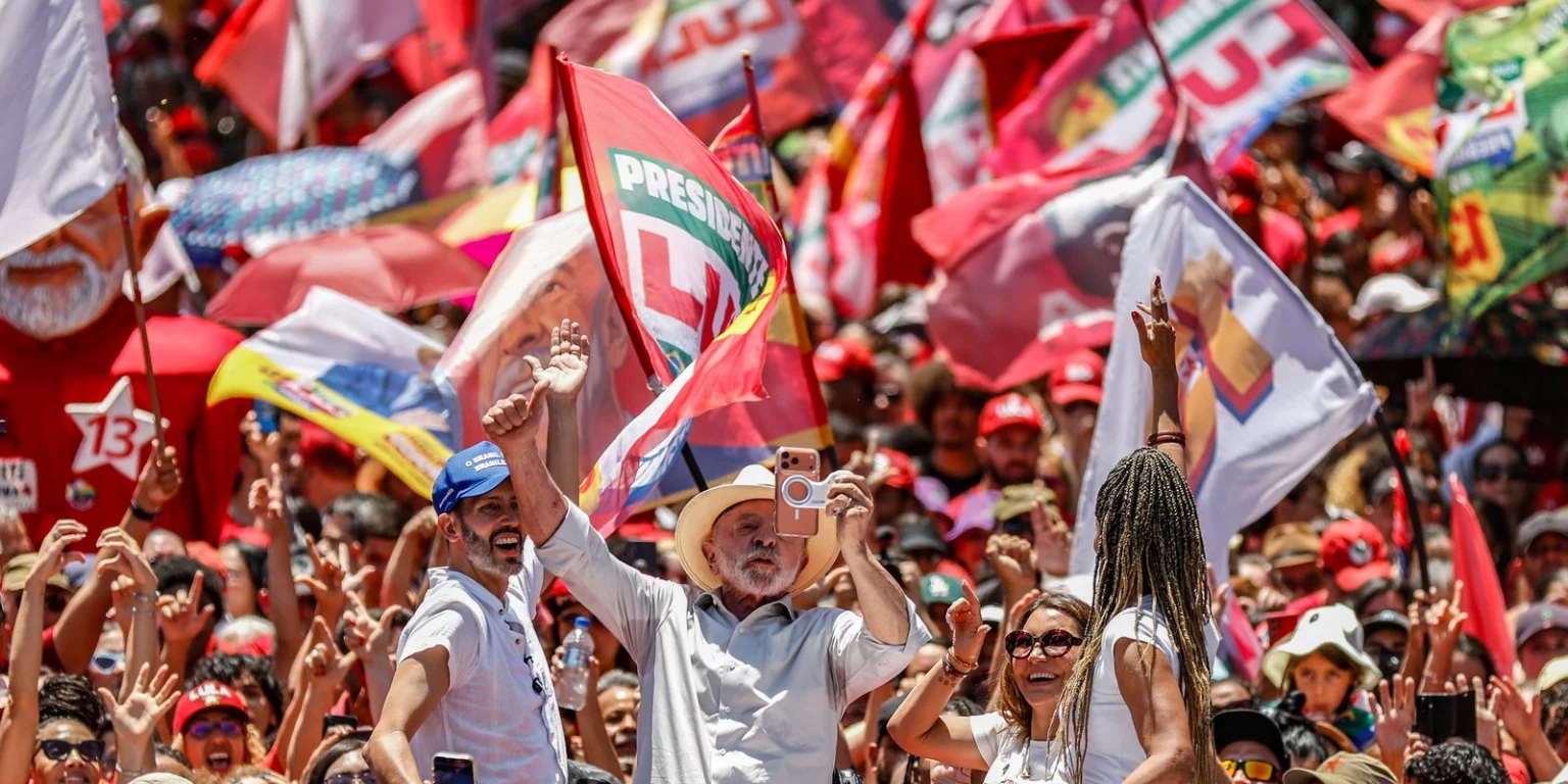 Lula afirma que Brasil não será governado por sócios do Banco Master durante ato político