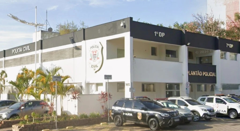 Homem é detido por importunação sexual em ônibus de Jundiaí após passar a mão nas pernas de passageiras