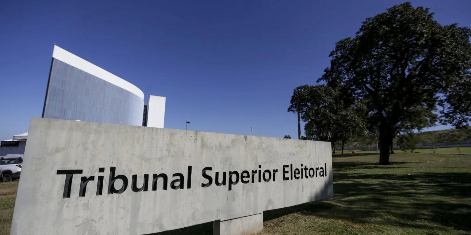 TSE determina suspensão de site por oferecer criptomoedas em troca de apoio a Flávio Bolsonaro