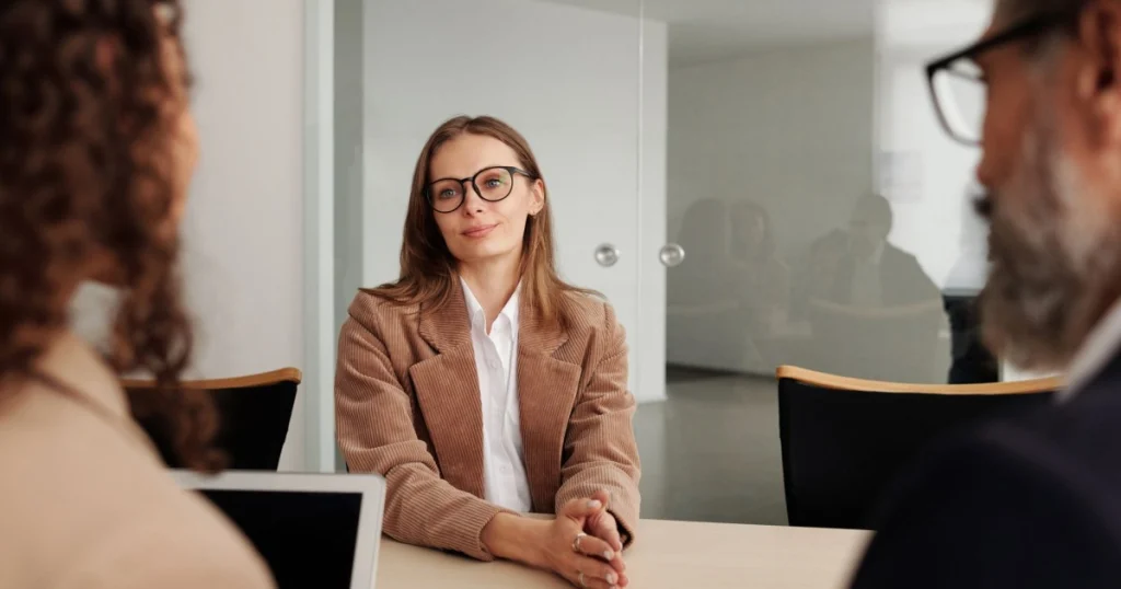 Como Se Destacar em uma Entrevista de Emprego: Dicas Práticas como se destacar em uma entrevista de emprego
