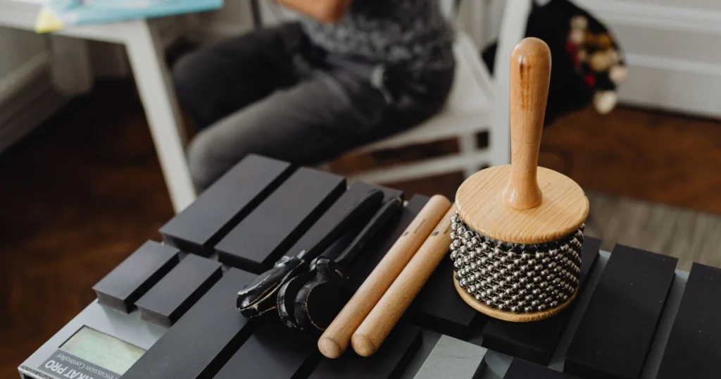 Entenda como funciona a terapia musical e seus benefícios como funciona a terapia musical