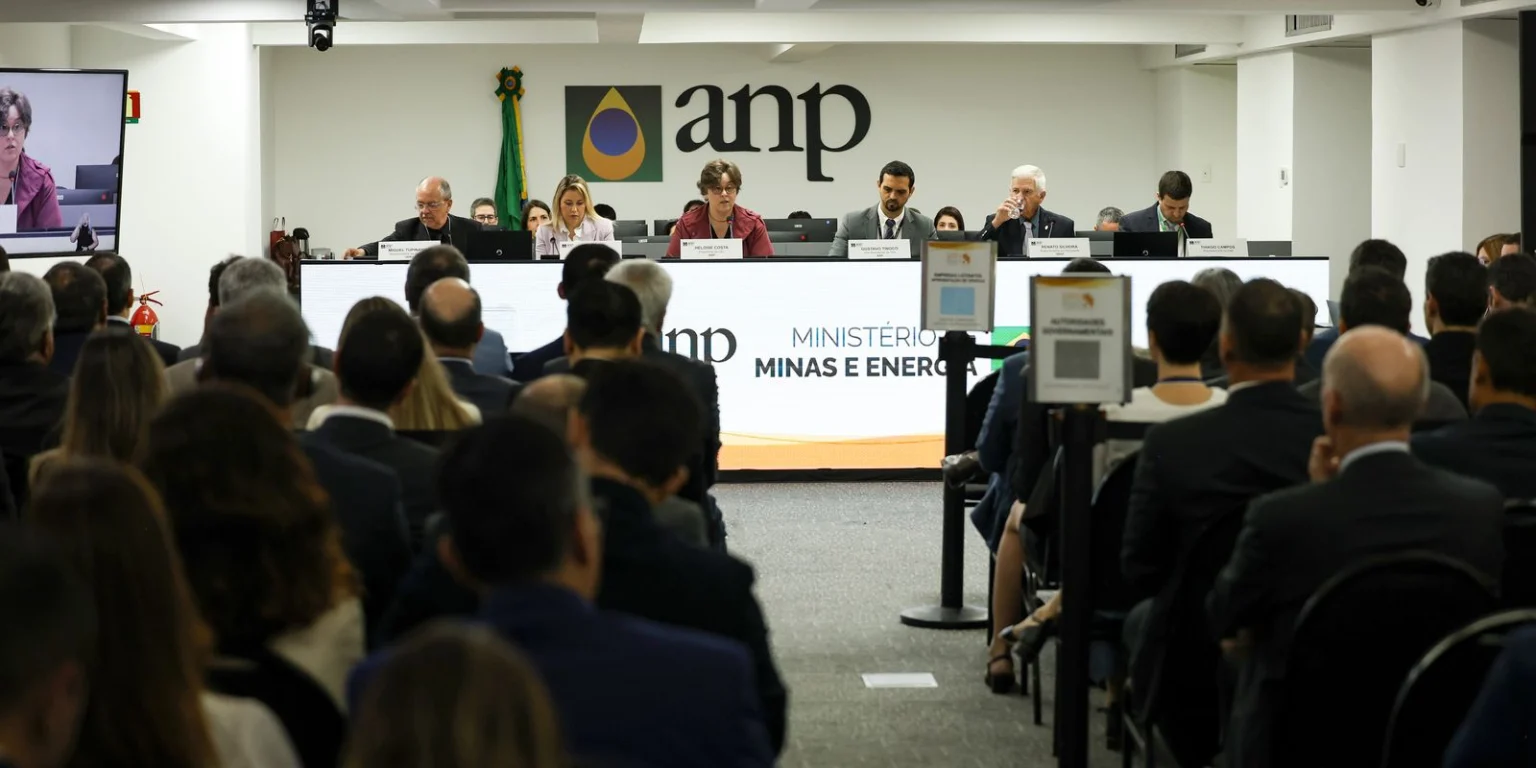 Leilão da ANP movimenta R$ 3 bilhões com a venda de 49 blocos de exploração