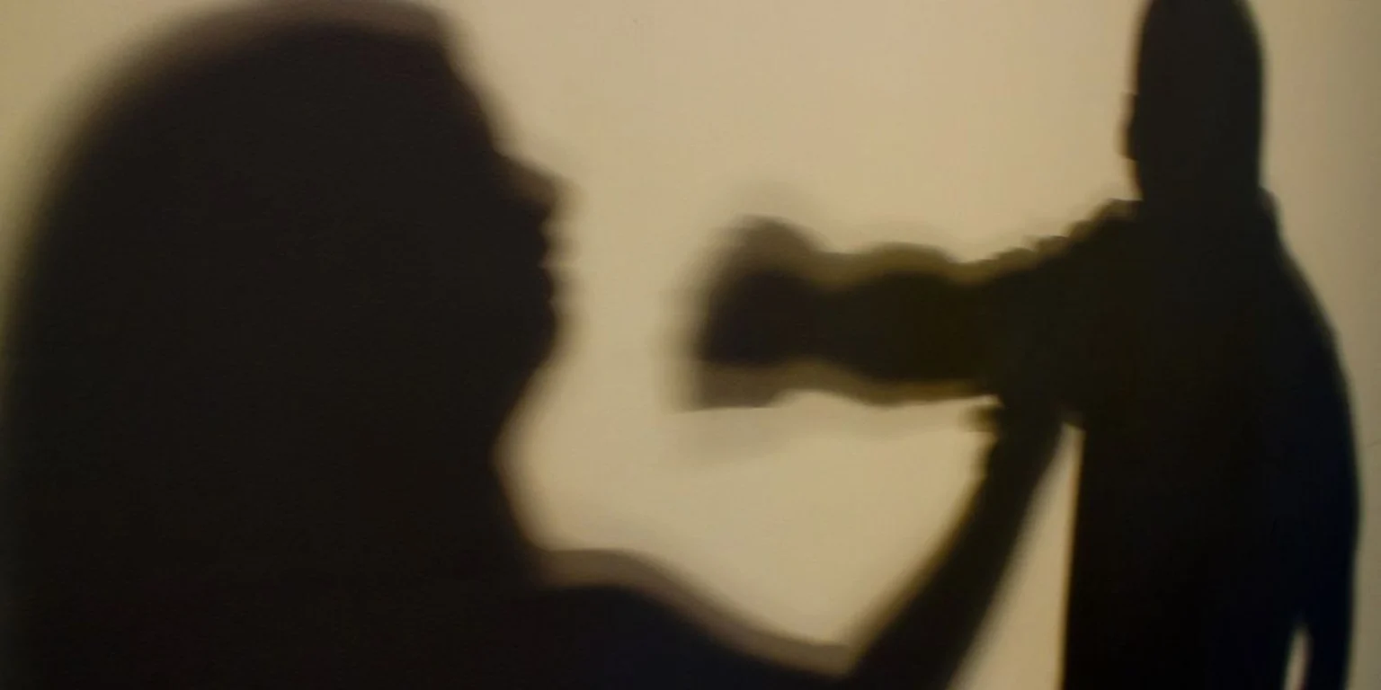 Justiça do Rio condena quatro homens por estupro coletivo de jovem de 17 anos