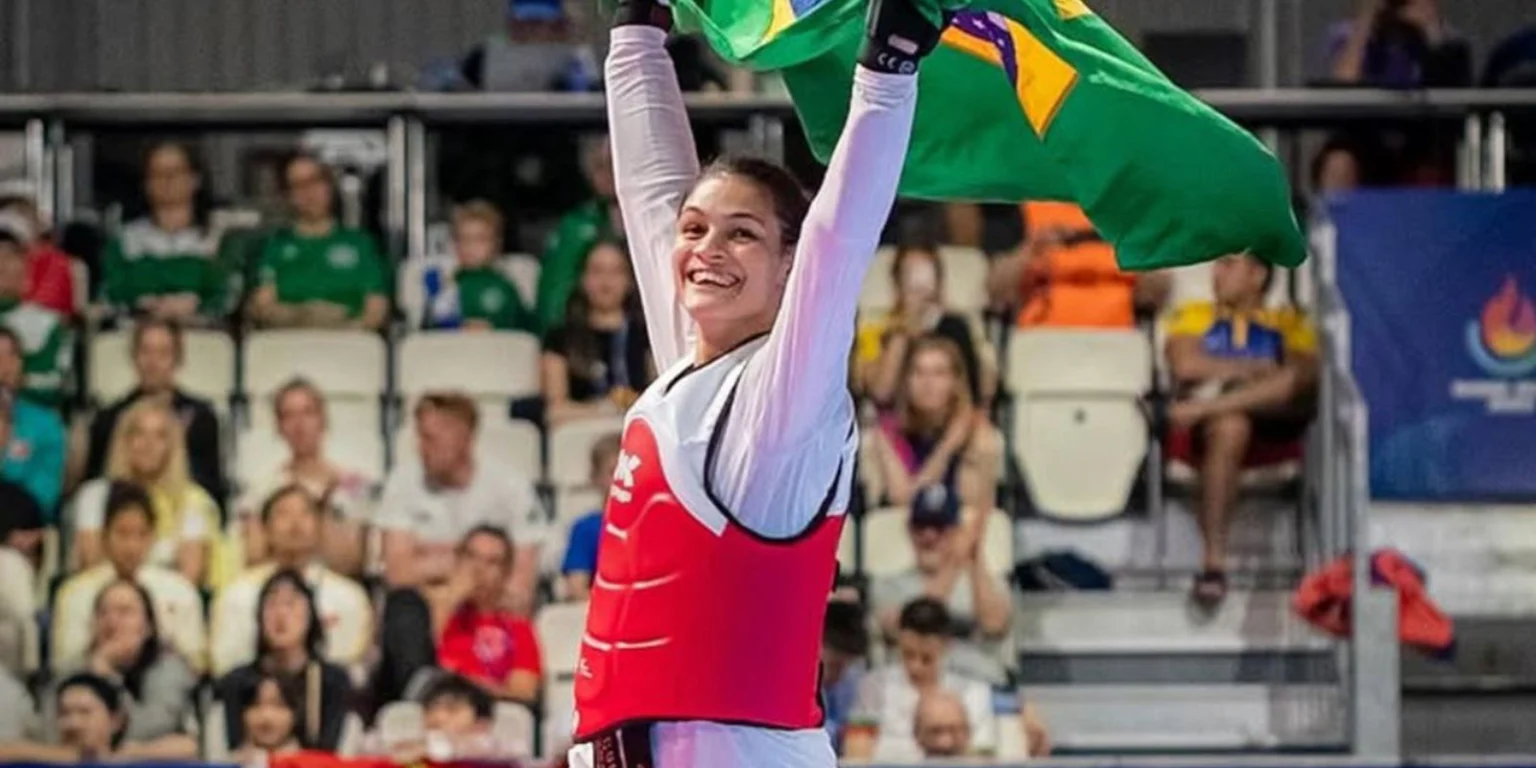 Maria Clara Pacheco brilha e conquista ouro na 3ª etapa do Grand Prix de taekwondo em Paris